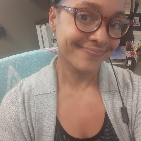 Meet your Posher, Monique - Picture 2 of 2